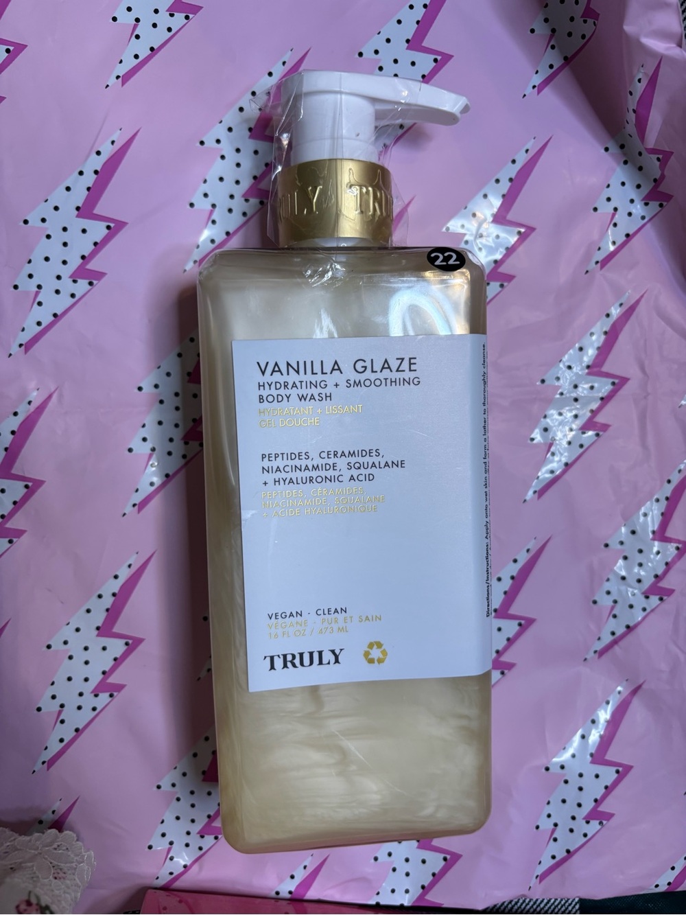TRULY Vanilla Glaze Hydrating & Smoothing Body Wash - White, Gold